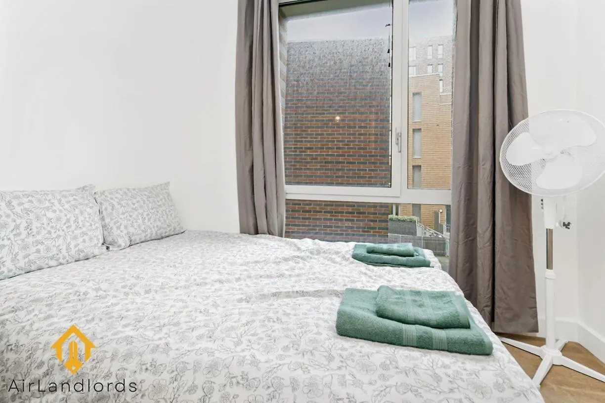 Exclusive 2 Bedroom Flat In Bromley By Bow London