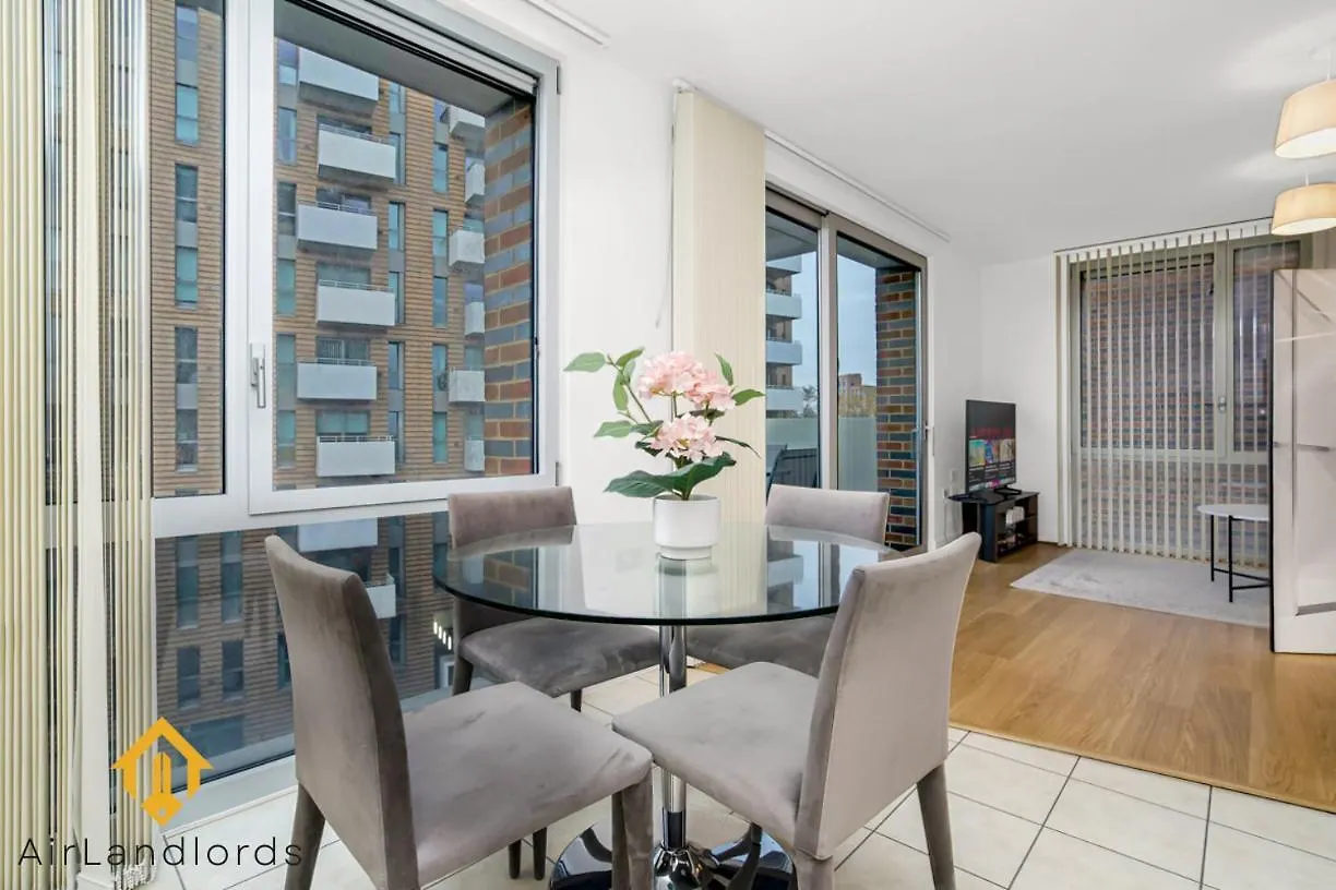Exclusive 2 Bedroom Flat In Bromley By Bow Londýn